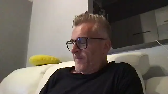 Axl hot online show from June 10, 2026, 7:46 pm
