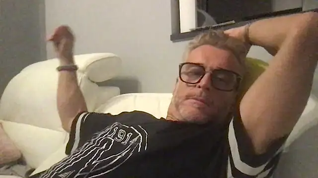 Axl hot online show from June 26, 2026, 7:29 pm