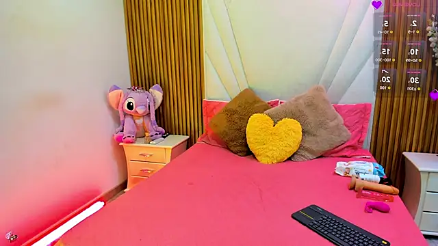 Emilia  Cam online show from September 16, 2025, 8:54 pm