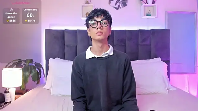 Snapshot of Phillicious__ chatting on October 1, 2025, 9:10 pm Phillicious   online show from October 1, 2025, 9:10 pm