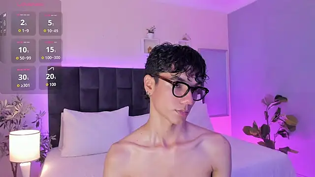 Snapshot of Phillicious__ chatting on November 20, 2025, 10:42 pm Phillicious online show from November 20, 2025, 10:42 pm