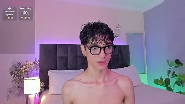 Snapshot of Phillicious__ chatting on December 14, 2025, 12:16 am Phillicious online show from December 14, 2025, 12:16 am