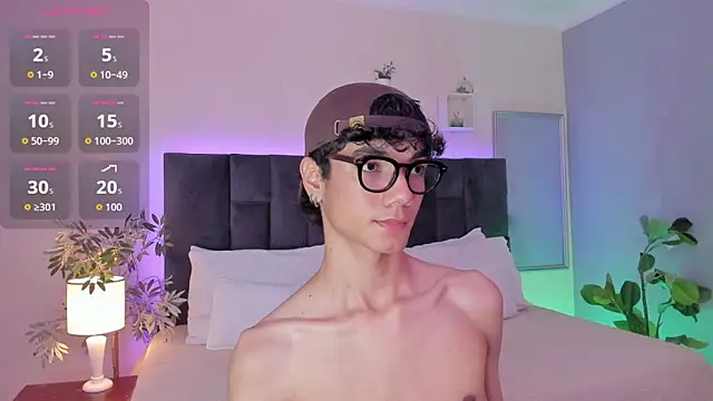 Snapshot of Phillicious__ chatting on December 19, 2025, 11:23 pm Phillicious online show from December 19, 2025, 11:23 pm