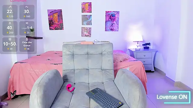 Snapshot of mia_purplee chatting on September 28, 2025, 3:01 am mia purplee online show from September 28, 2025, 3:01 am