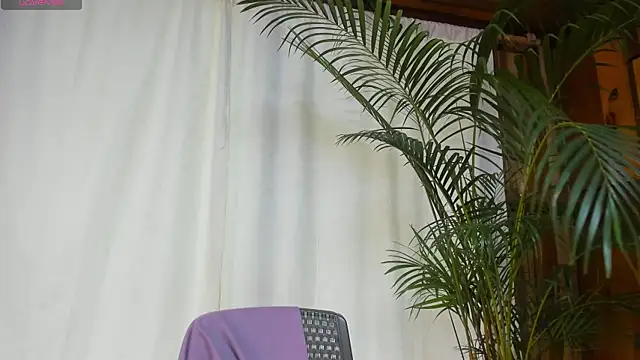 aliciakozlov online show from May 14, 2026, 8:37 pm