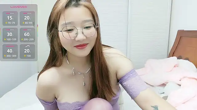 Snapshot of sisi-maiden chatting on September 17, 2025, 8:27 am sisi-maiden online show from September 17, 2025, 8:27 am