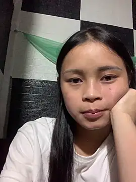 Em-Tho07 online show from September 14, 2025, 6:56 am