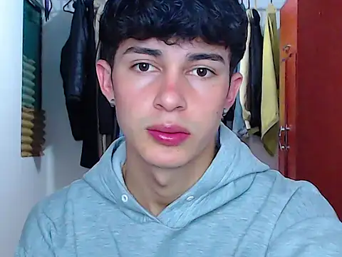 Snapshot of john_vichenso chatting on September 10, 2025, 10:10 pm john vichenso online show from September 10, 2025, 10:10 pm