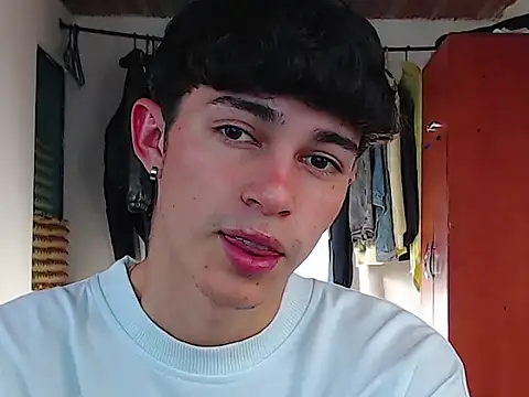 Snapshot of john_vichenso chatting on September 11, 2025, 10:10 pm john vichenso online show from September 11, 2025, 10:10 pm