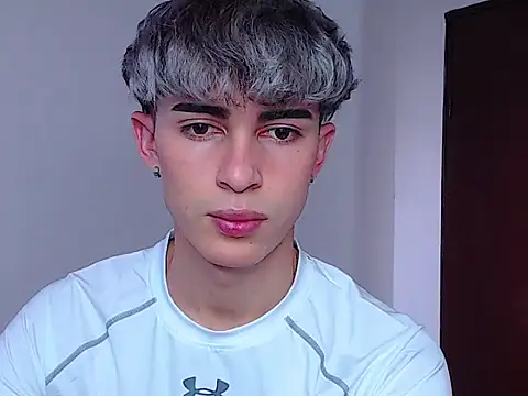 Snapshot of john_vichenso chatting on October 8, 2025, 9:01 pm john vichenso online show from October 8, 2025, 9:01 pm