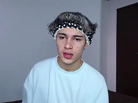 Snapshot of john_vichenso chatting on November 4, 2025, 10:09 pm john vichenso online show from November 4, 2025, 10:09 pm