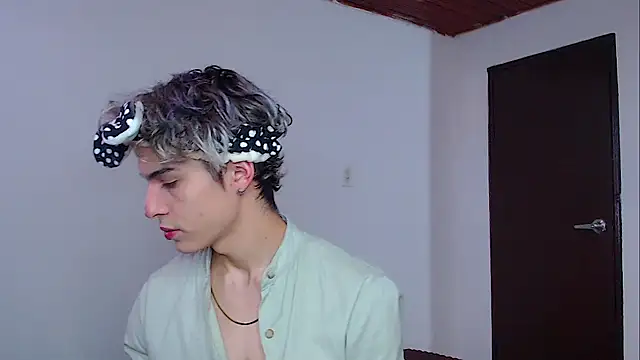 Snapshot of john_vichenso chatting on December 1, 2025, 9:53 pm john vichenso online show from December 1, 2025, 9:53 pm