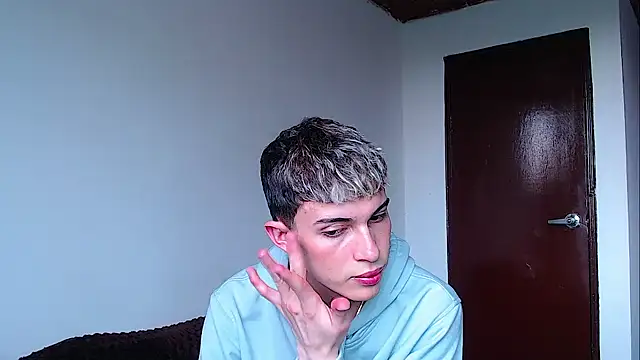 Snapshot of john_vichenso chatting on December 22, 2025, 9:23 pm john vichenso online show from December 22, 2025, 9:23 pm