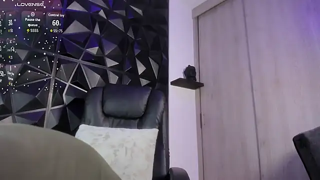 OstinDaniels online show from October 24, 2025, 5:59 am