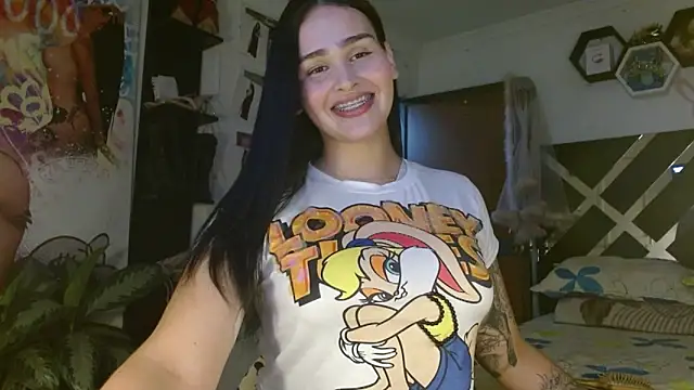 Snapshot of SarithaBunny chatting on February 18, 2025, 1:10 am SarithaBunny online show from February 18, 2025, 1:10 am