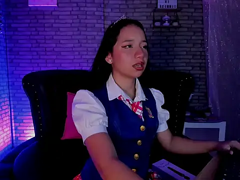 akimy teen online show from October 7, 2025, 7:33 pm