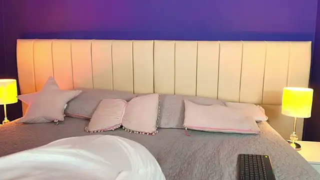 Shizuko  online show from October 4, 2025, 7:23 pm