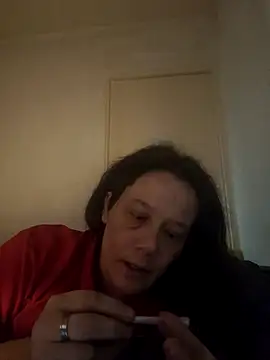 Snapshot of zeousseelphie chatting on April 28, 2026, 3:50 pm zeousseelphie online show from April 28, 2026, 3:50 pm