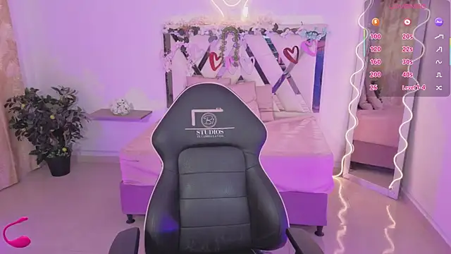 ZURY TAY online show from November 19, 2025, 11:43 am