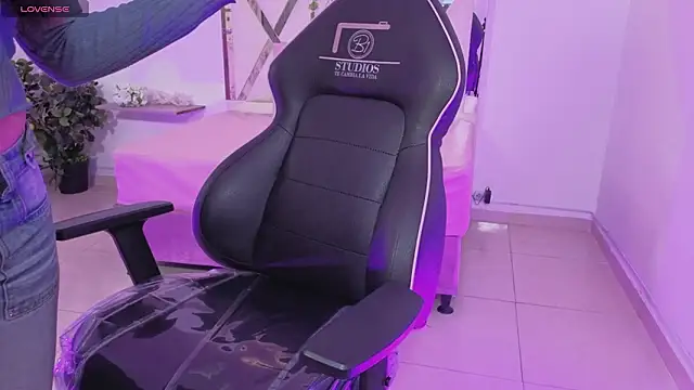 ZURY TAY online show from March 21, 2026, 11:48 am