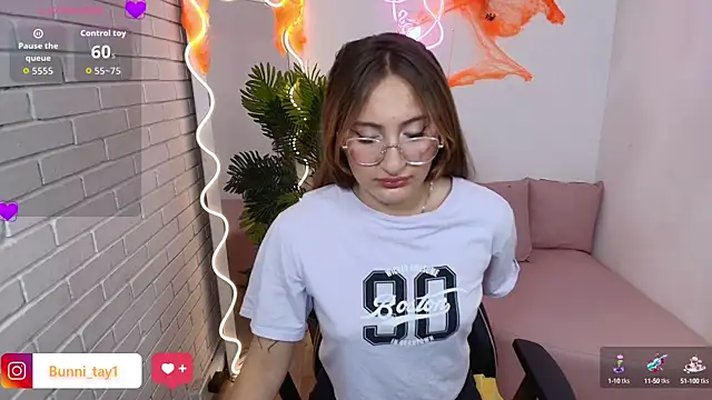 Snapshot of Bunni_tay chatting on October 11, 2025, 11:31 am Bunni tay online show from October 11, 2025, 11:31 am