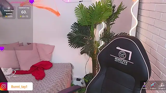 Snapshot of Bunni_tay chatting on October 16, 2025, 11:44 am Bunni tay online show from October 16, 2025, 11:44 am