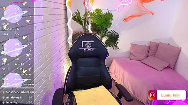 Snapshot of Bunni_tay chatting on October 27, 2025, 11:36 am Bunni tay online show from October 27, 2025, 11:36 am