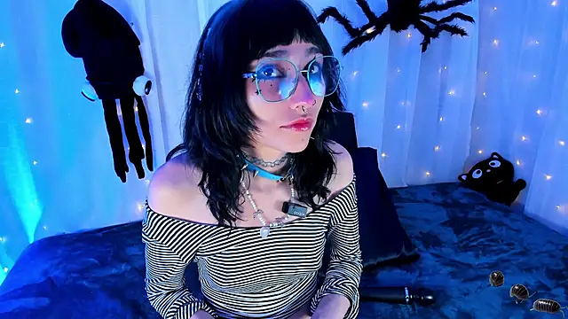 Snapshot of HoshiMiuu chatting on September 13, 2025, 7:35 pm HoshiMiuu online show from September 13, 2025, 7:35 pm