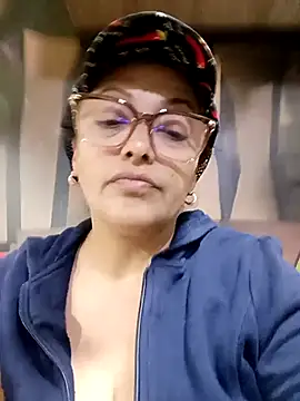 Snapshot of Lady_16 chatting on September 13, 2025, 12:10 am Lady 16 online show from September 13, 2025, 12:10 am