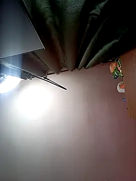 Snapshot of Lady_16 chatting on October 17, 2025, 1:57 pm Lady 16 online show from October 17, 2025, 1:57 pm