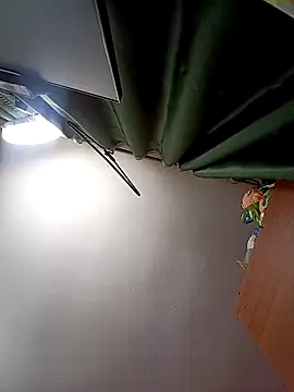 Snapshot of Lady_16 chatting on October 25, 2025, 1:02 am Lady 16 online show from October 25, 2025, 1:02 am