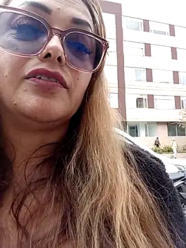 Snapshot of Lady_16 chatting on February 14, 2026, 6:37 pm Lady 16 online show from February 14, 2026, 6:37 pm