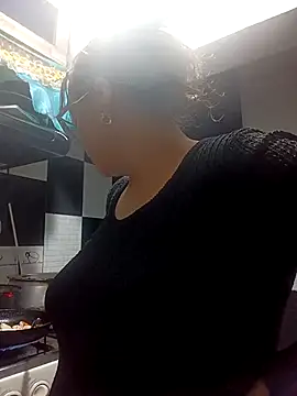 Snapshot of Lady_16 chatting on February 21, 2026, 2:34 am Lady 16 online show from February 21, 2026, 2:34 am