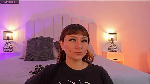 raven black  online show from November 21, 2025, 12:48 pm