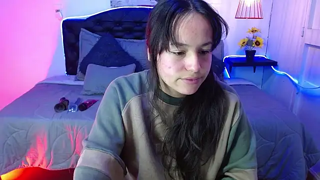 Snapshot of Eymmy_24 chatting on September 21, 2025, 5:42 am Eymmy 24 online show from September 21, 2025, 5:42 am