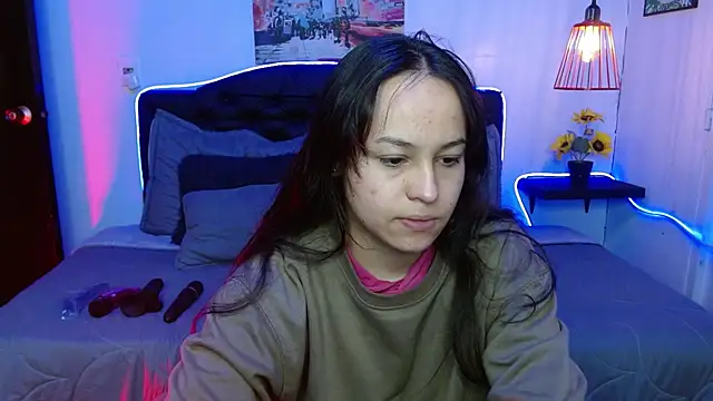 Snapshot of Eymmy_24 chatting on September 23, 2025, 12:24 am Eymmy 24 online show from September 23, 2025, 12:24 am