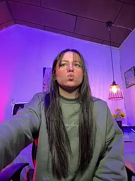 Snapshot of Eymmy_24 chatting on September 27, 2025, 3:22 am Eymmy 24 online show from September 27, 2025, 3:22 am