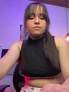 Snapshot of Eymmy_24 chatting on October 3, 2025, 2:52 am Eymmy 24 online show from October 3, 2025, 2:52 am