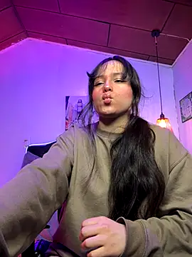 Snapshot of Eymmy_24 chatting on October 7, 2025, 4:20 am Eymmy 24 online show from October 7, 2025, 4:20 am