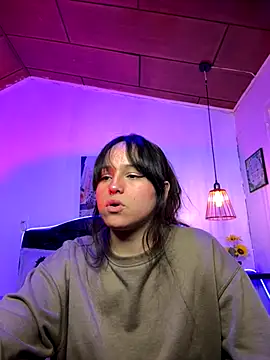 Snapshot of Eymmy_24 chatting on October 12, 2025, 3:27 am Eymmy 24 online show from October 12, 2025, 3:27 am