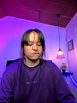 Snapshot of Eymmy_24 chatting on October 12, 2025, 11:37 pm Eymmy 24 online show from October 12, 2025, 11:37 pm