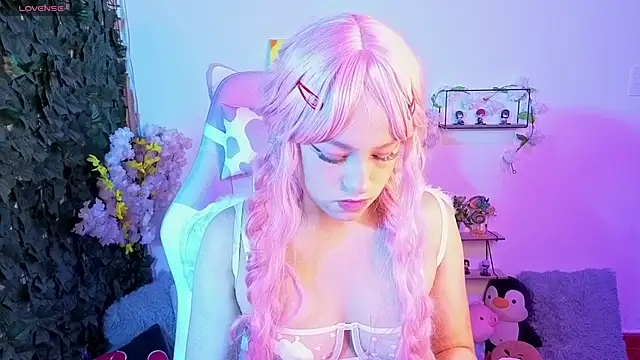 Snapshot of Eymmy_24 chatting on February 15, 2026, 2:30 am Eymmy 24 online show from February 15, 2026, 2:30 am