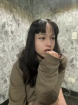 Snapshot of Eymmy_24 chatting on March 4, 2026, 10:32 am Eymmy 24 online show from March 4, 2026, 10:32 am