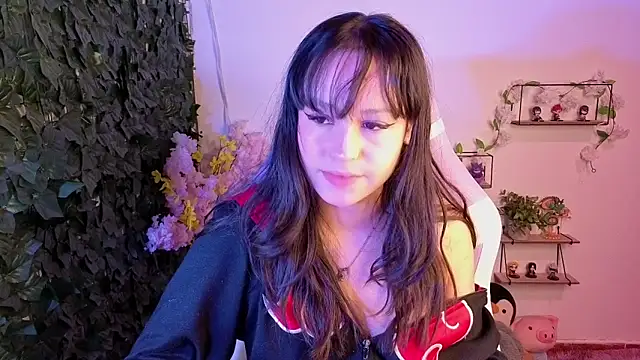 Snapshot of Eymmy_24 chatting on May 3, 2026, 1:33 am Eymmy 24 online show from May 3, 2026, 1:33 am