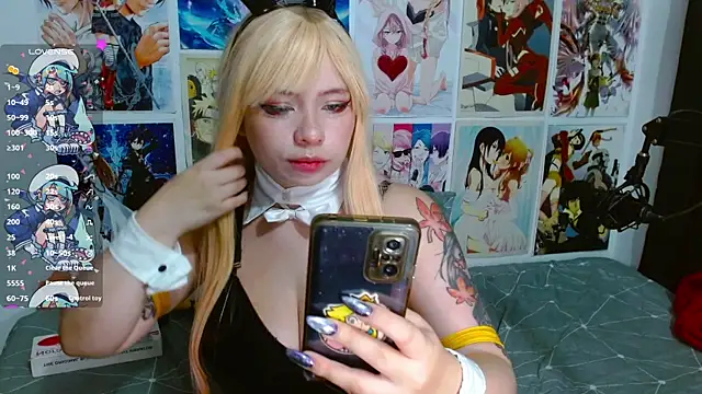 Snapshot of Lil-La chatting on October 6, 2025, 10:56 am Lil-La online show from October 6, 2025, 10:56 am