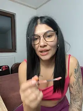 MiaKiittyy online show from October 9, 2025, 4:38 pm