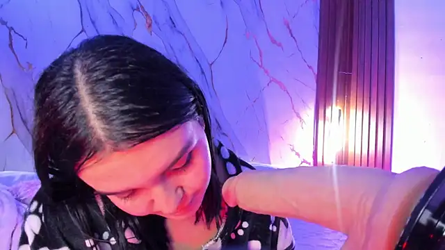 alicecute77 online show from July 7, 2026, 7:23 am