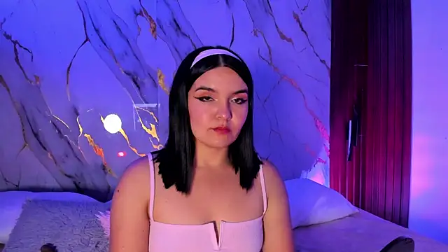 alicecute77 online show from August 7, 2026, 2:24 am