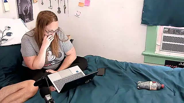 Snapshot of HisSweet269 chatting on October 1, 2025, 8:37 pm HisSweet269 online show from October 1, 2025, 8:37 pm