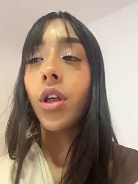 Aleja ruizz online show from September 21, 2025, 7:32 am